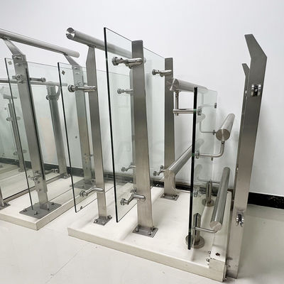 qualità  Grade 201 304 316 Stainless Steel Metal Fabrication Railing Column For Staircase Fence fabbrica
