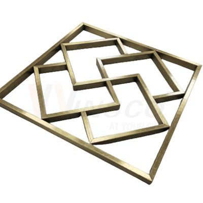 Arte astratta geometrica di titanio su misura della scultura della parete di montaggio di metallo di acciaio inossidabile dell'oro