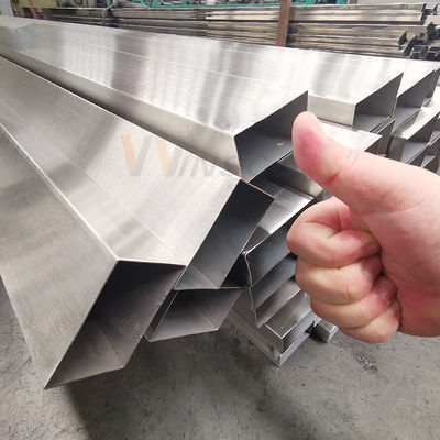 Decorativo TUBO BRILLANTE RETTANGOLARE HA LUCIDATO 600 C-304 X tubo piano di acciaio inossidabile Inox di 6 METROPOLITANE