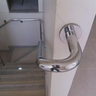 Connettore per corrimano regolabile multi-angolo SS304 SS316 per tubi rotondi