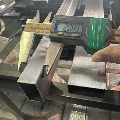 Tubo in acciaio inossidabile 316L Lunghezza standard 2m 3m 5m 5,85m 6m 12m Tubo senza saldatura per applicazioni chimiche e marine